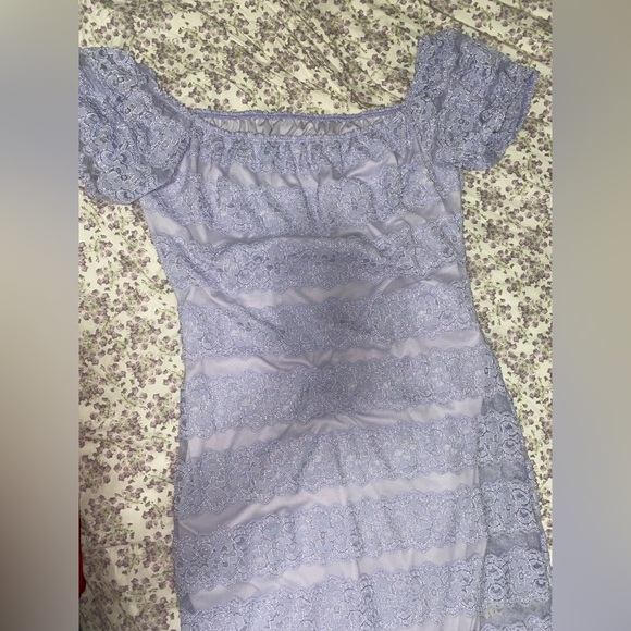 GORGEOUS LAVENDER LACE MIDI DRESS FROM FASHION NOVA!! - Picture 2 of 3